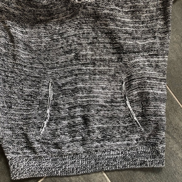 LOFT Black & White Sleeveless Sweater - EUC -S - Picture 3 of 4